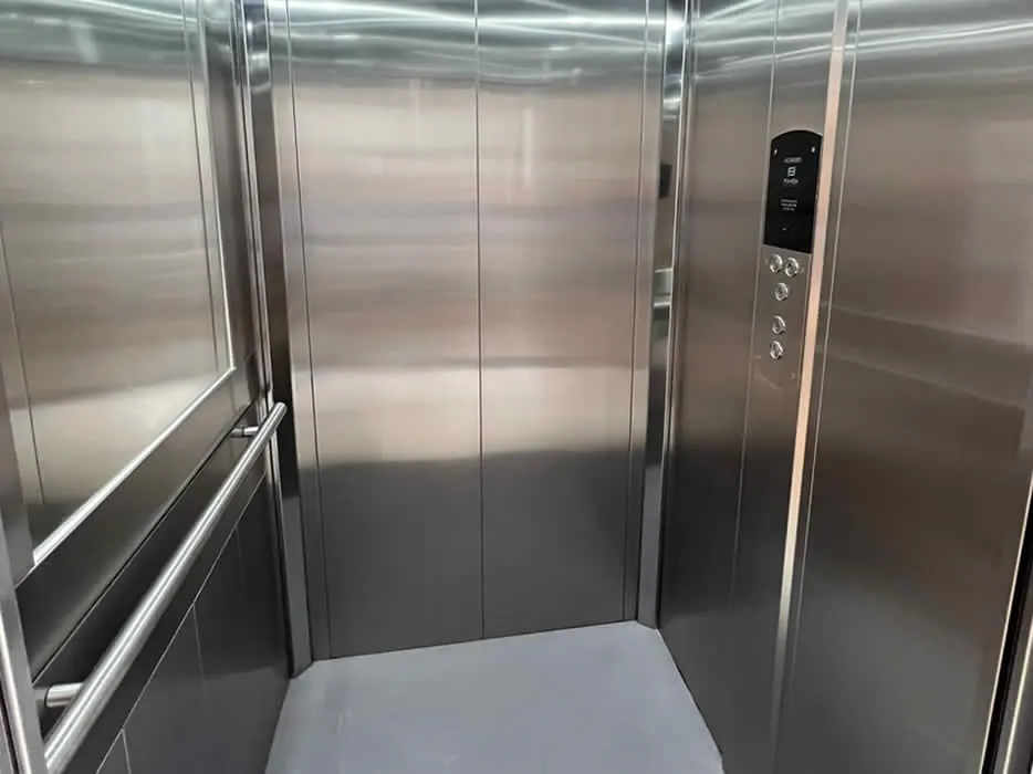 ¡Conozca ascensores para pasajeros con diseño moderno, funcionamiento seguro y acabados personalizados. Cotice hoy su proyecto con Ascensores Fahenn en Bogotá y Colombia!